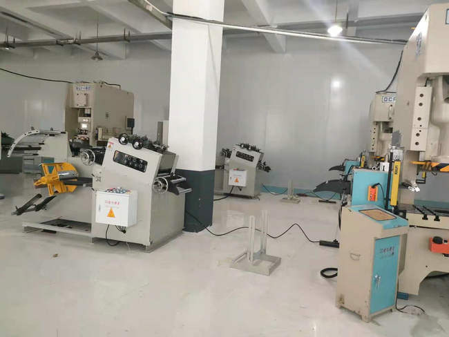 沖床送料機(jī)生產(chǎn)線（開卷整平機(jī)配NC送料機(jī)款）